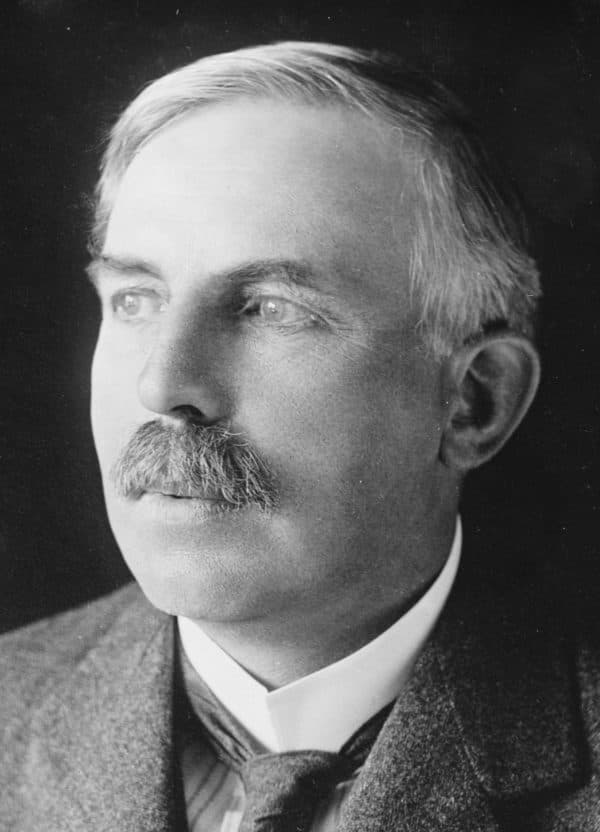 Sir_Ernest_Rutherford-600x832